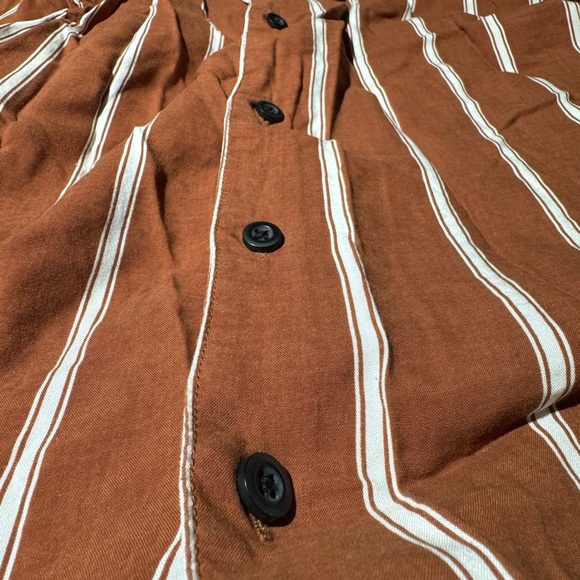 Men’s brown and white collared tee size M - Picture 2 of 4